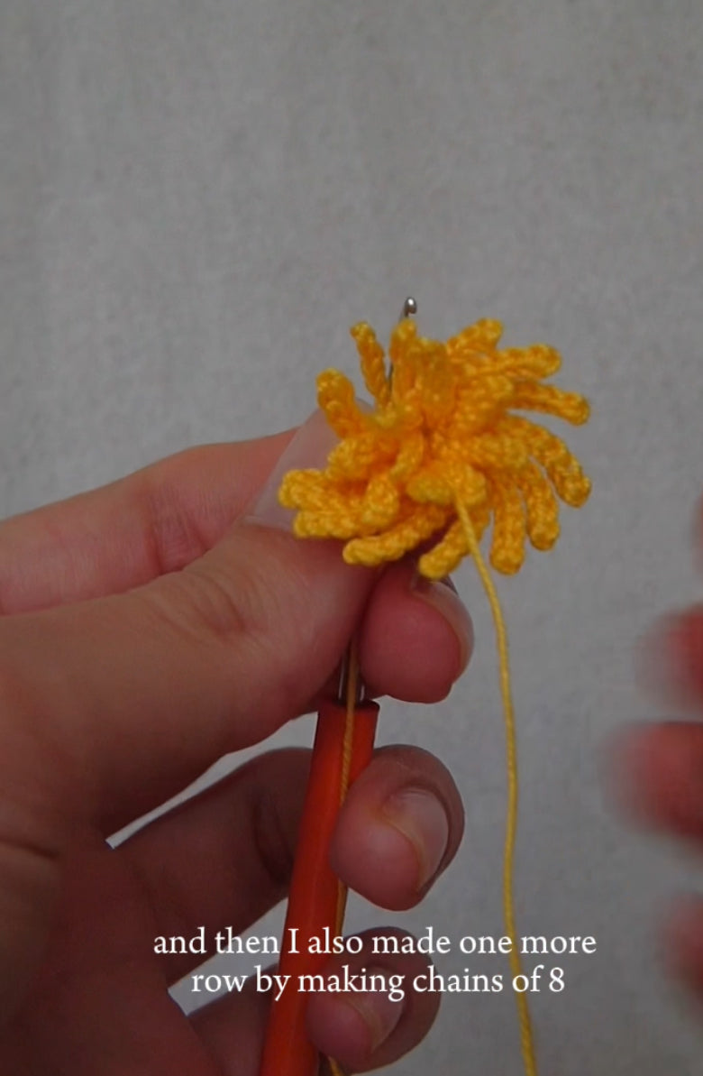 Video tutorial 🐝“How to crochet a flower crown with vines?”🌿