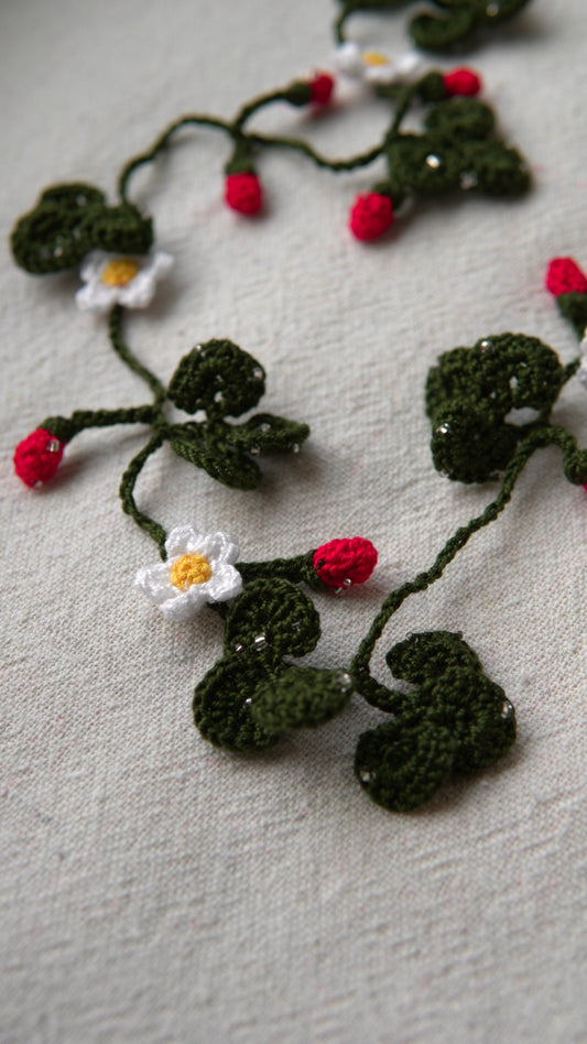 Video tutorial 🍓Strawberry vines with beads🍃