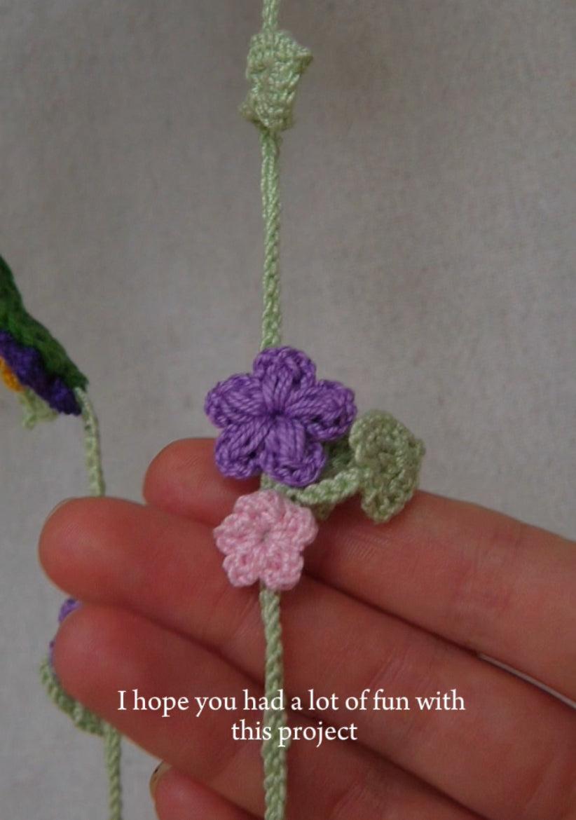 Video tutorial 🐝“How to crochet a flower crown with vines?”🌿