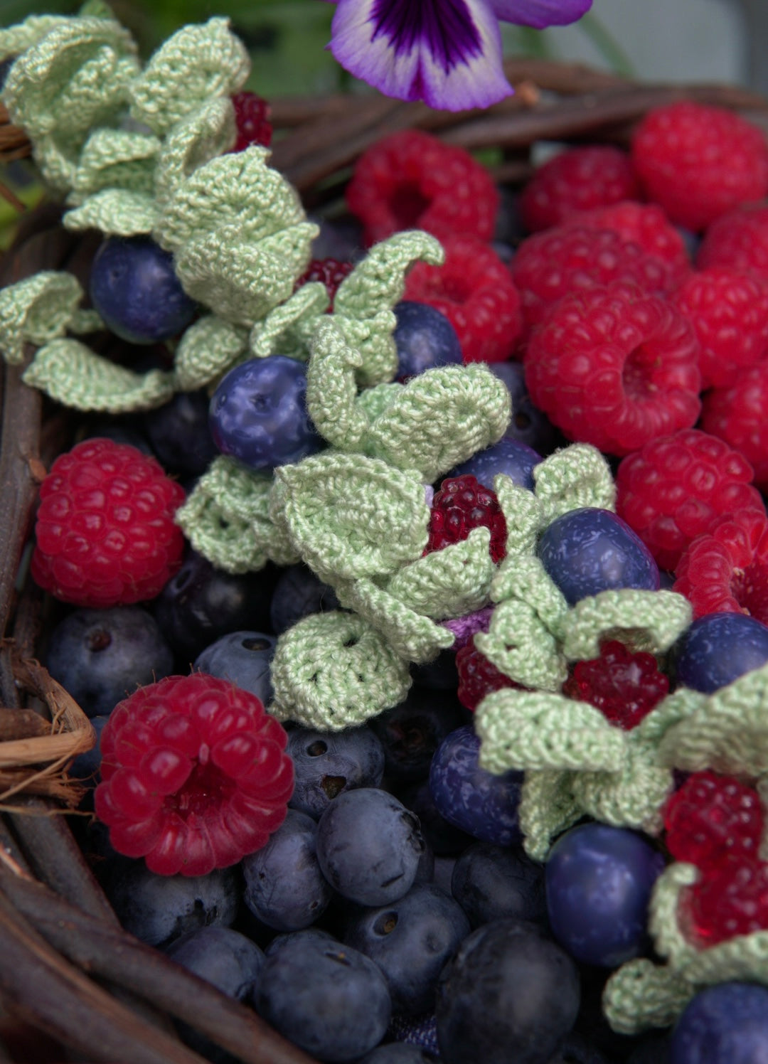 Video tutorial - 🫐How to crochet a crown with berries? 🍃