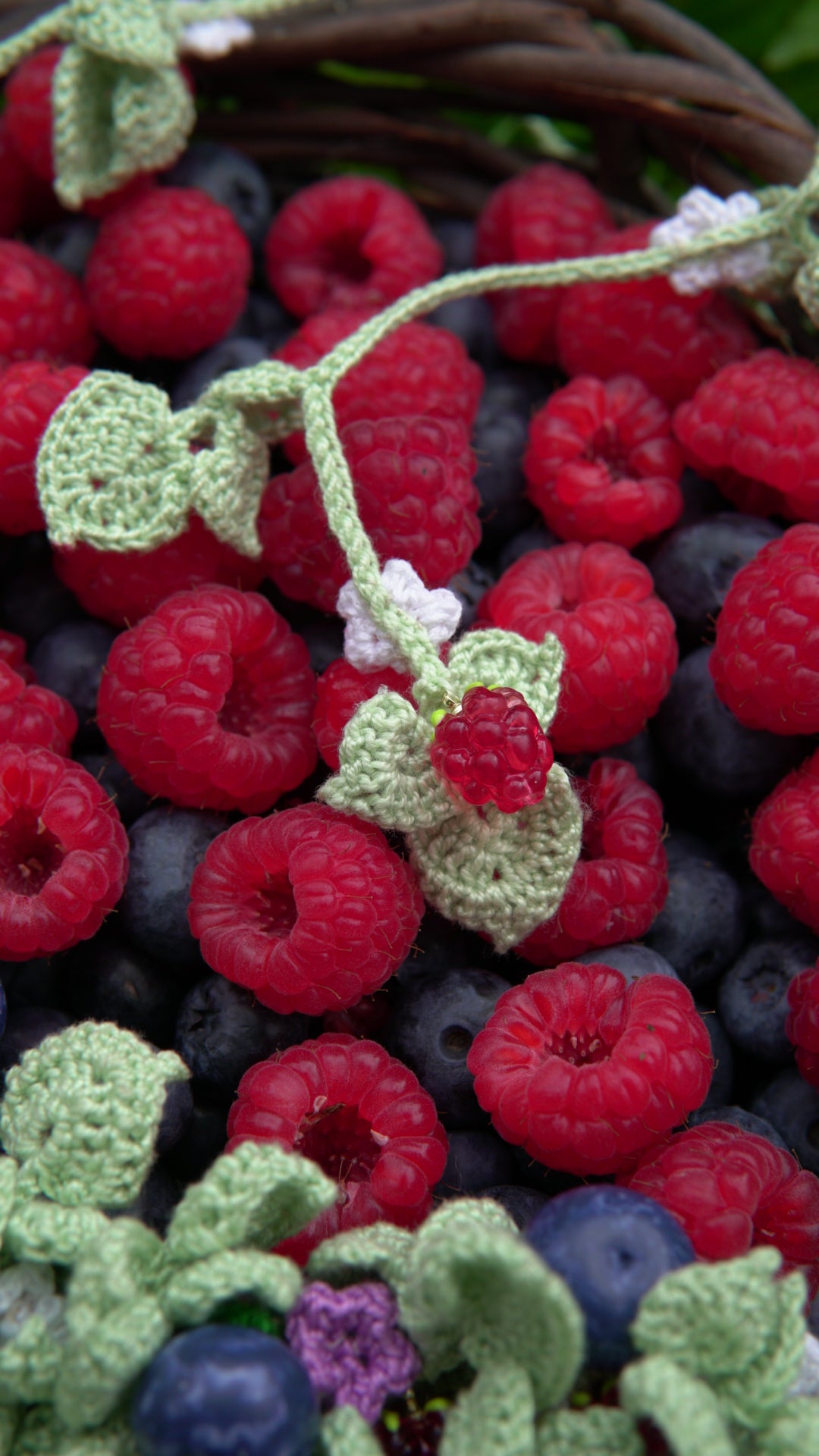 Video tutorial - 🫐How to crochet a crown with berries? 🍃