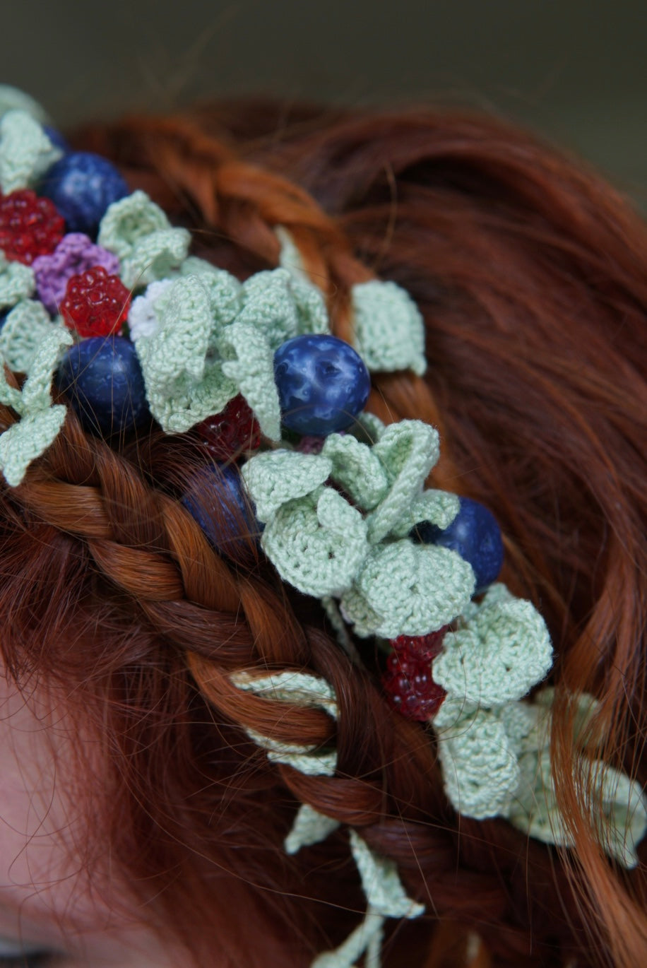 Video tutorial - 🫐How to crochet a crown with berries? 🍃
